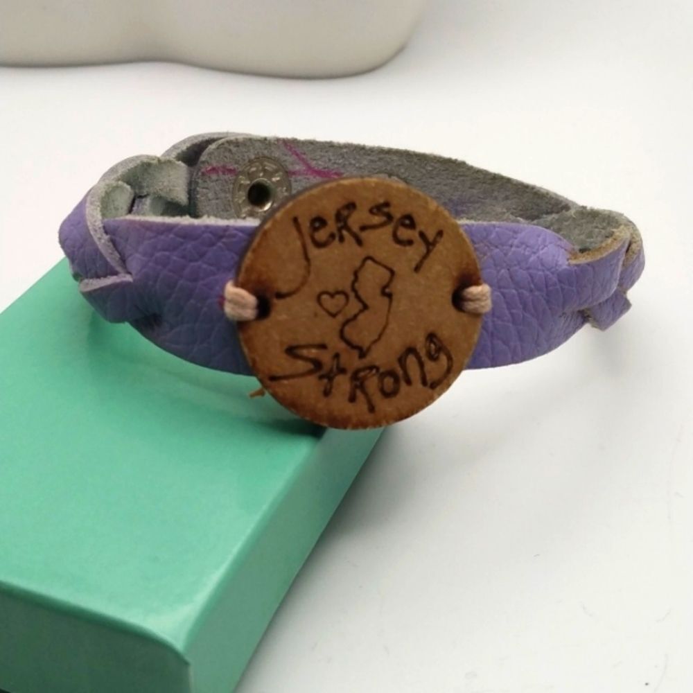 Jersey strong leather wooden‎ emblem bracelet B1014
